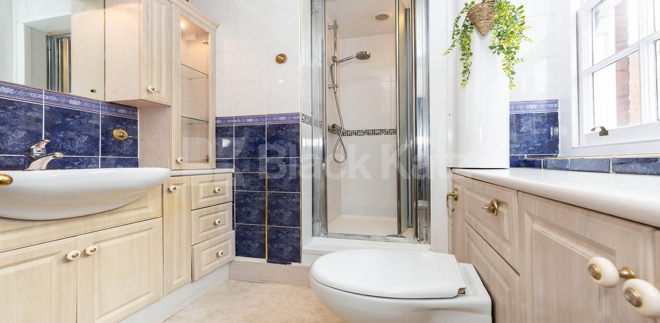 			LOCATION LOCATION LOCATION!, 1 Bedroom, 1 bath, 1 reception Flat			 Sandwich street, Rusell Square